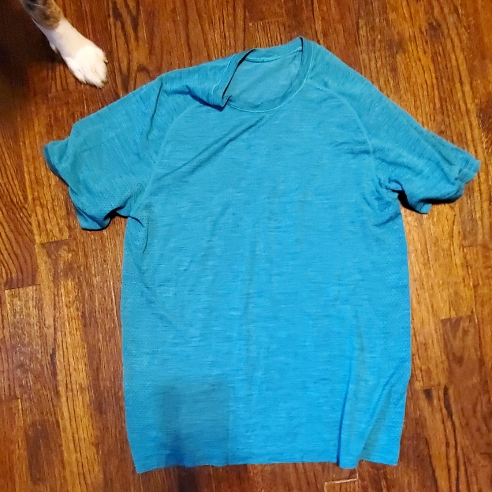 Mens Lululemon dry fit shirt